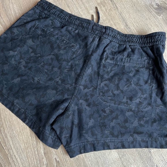 Athleta Camo Farallon Short-‎ 16 - Picture 4 of 6